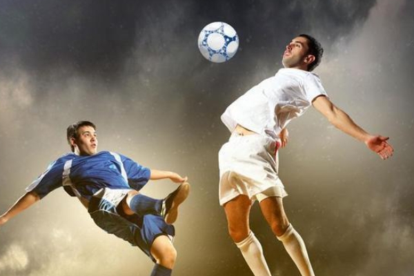 為什么足球球員的薪資都很高？